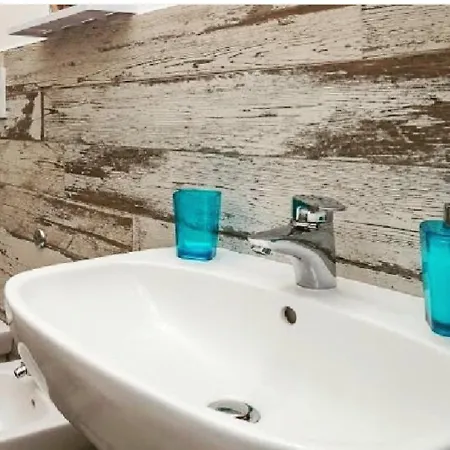 Clarissabeb Bed and Breakfast Φιουμιτσίνο
